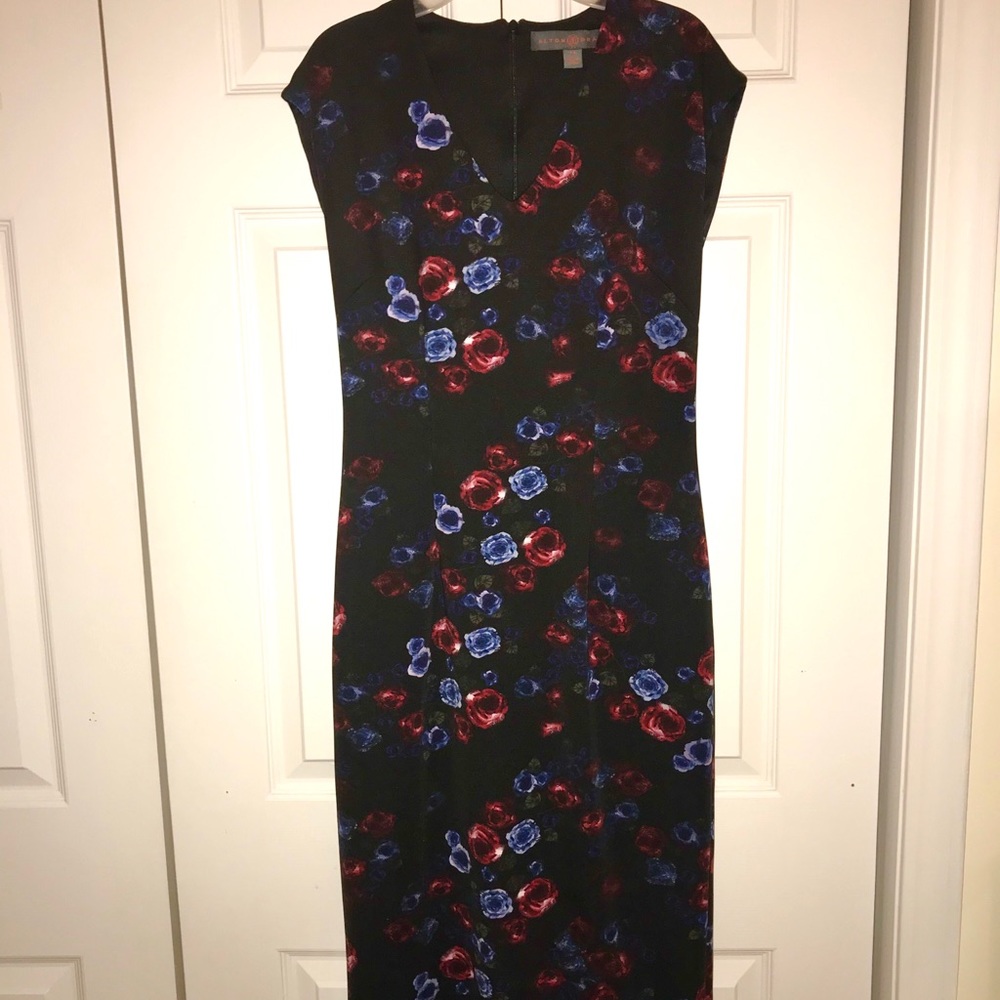 V-neck floral dress
